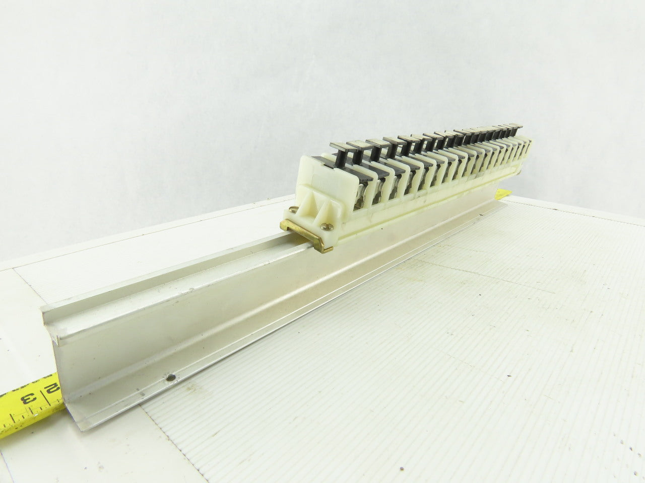 Allen Bradley 1492-CE Terminal Blocks Din Rail W/Fuse Gould GFN1 125VAC 18 Pcs