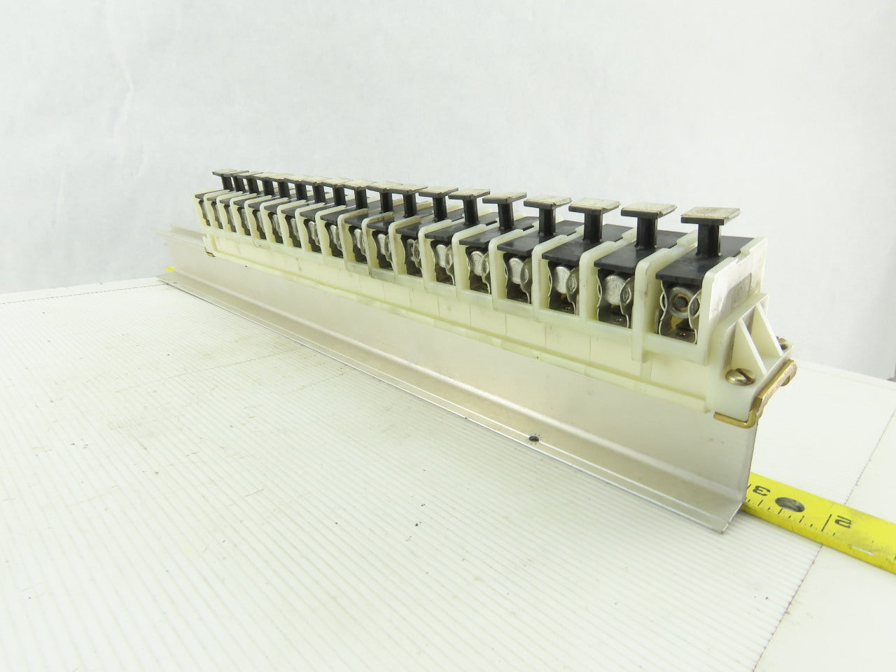Allen Bradley 1492-CE Terminal Blocks Din Rail W/Fuse Gould GFN1 125VAC 18 Pcs