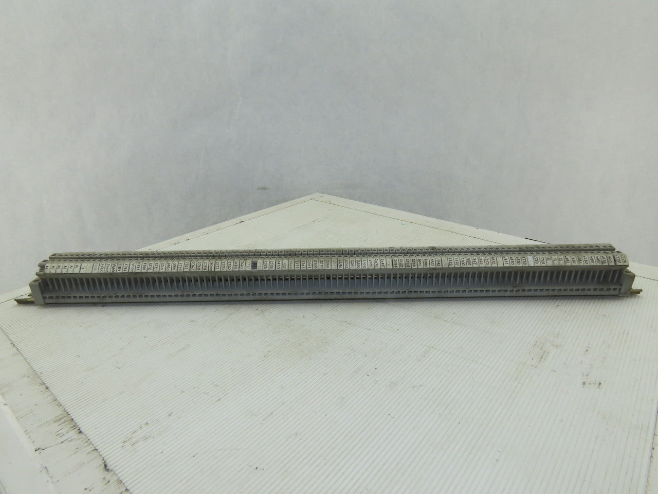 Phoenix Contact UK5 600V 34A 28-10AWG Contact Block On DIN Rail Lot of 94