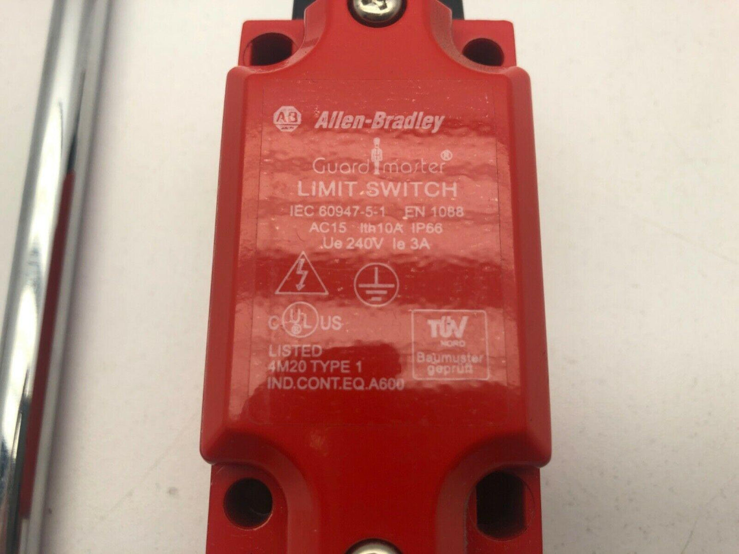 Allen Bradley 440P-MTAB22B/A Guard Master 8-32" Telescope Limit Switch