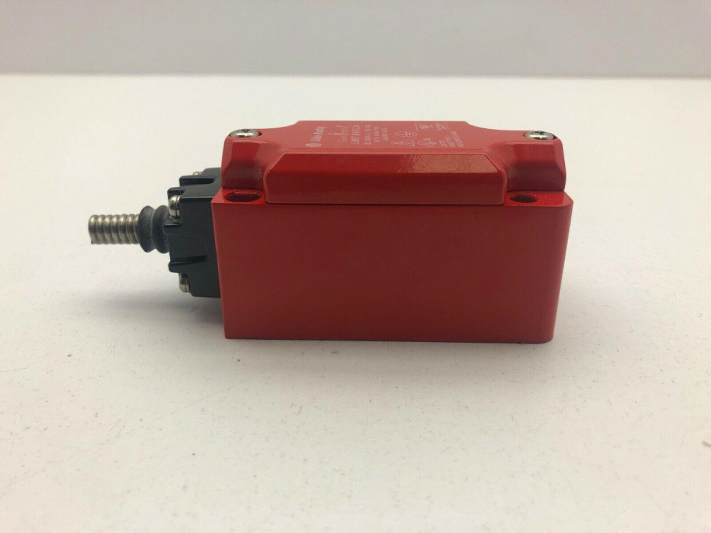 Allen Bradley 440P-MTAB22B/A Guard Master 8-32" Telescope Limit Switch
