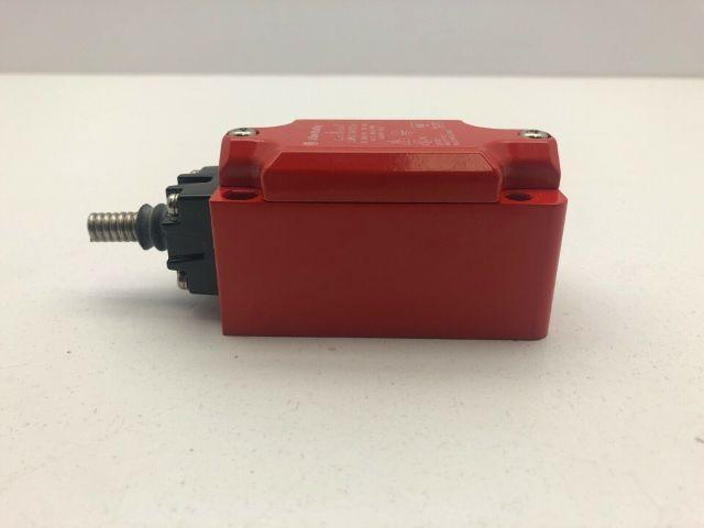 Allen Bradley 440P-MTAB22B/A Guard Master 8-32" Telescope Limit Switch