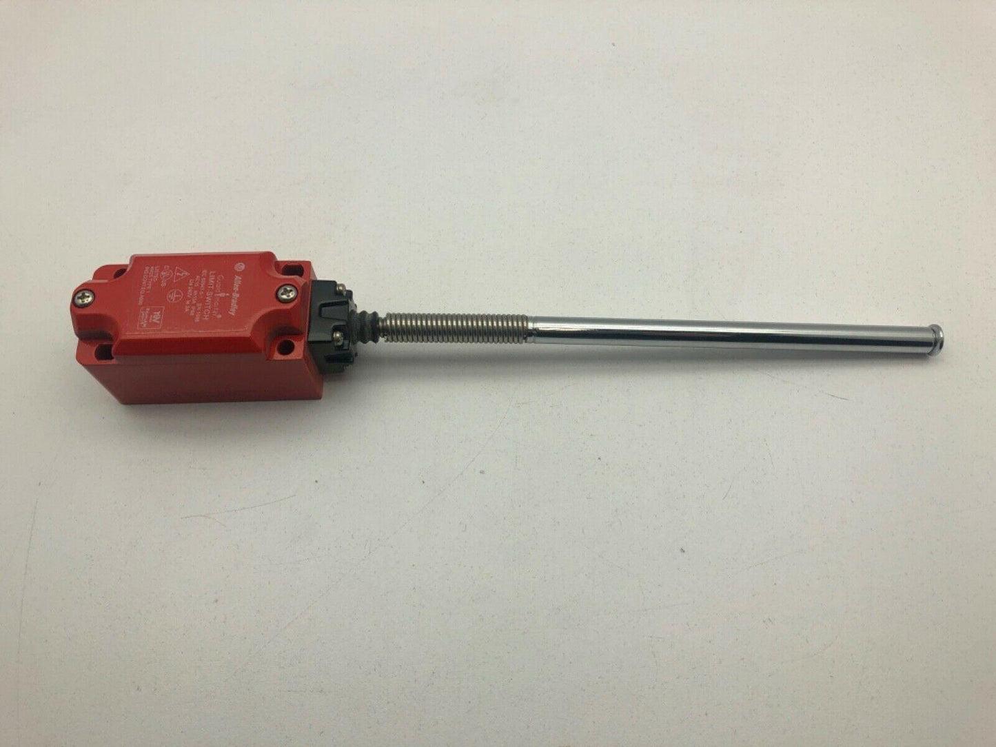 Allen Bradley 440P-MTAB22B/A Guard Master 8-32" Telescope Limit Switch