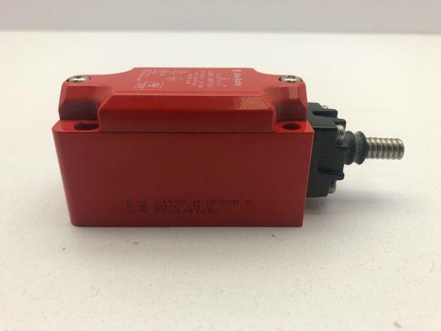 Allen Bradley 440P-MTAB22B/A Guard Master 8-32" Telescope Limit Switch