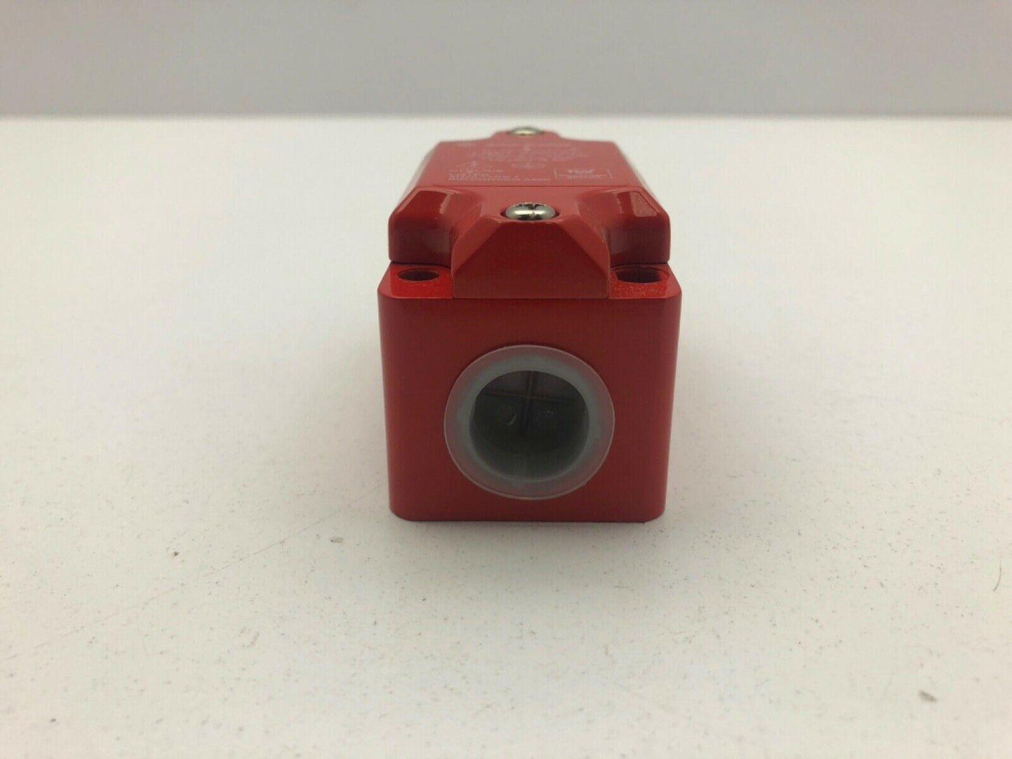 Allen Bradley 440P-MTAB22B/A Guard Master 8-32" Telescope Limit Switch