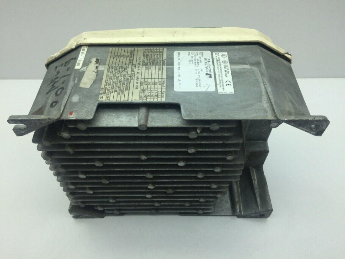Reliance Electric 1SU41001 AC Drive 380-460VAC 2.5A 3PH 1HP