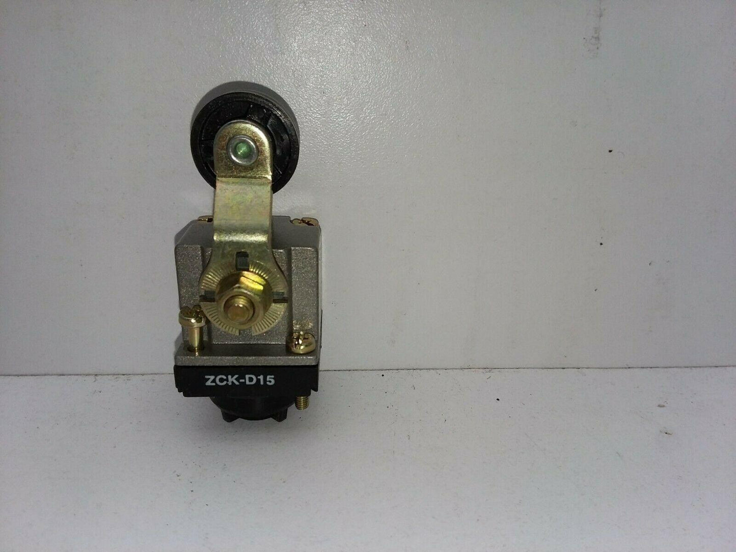 Telemechanique ZCKL-D15 Limit Switch Micro Switch Roller Lever Head LOT OF 2