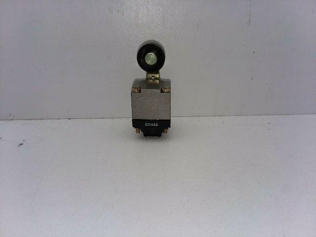 Telemechanique ZCKL-D15 Limit Switch Micro Switch Roller Lever Head LOT OF 2