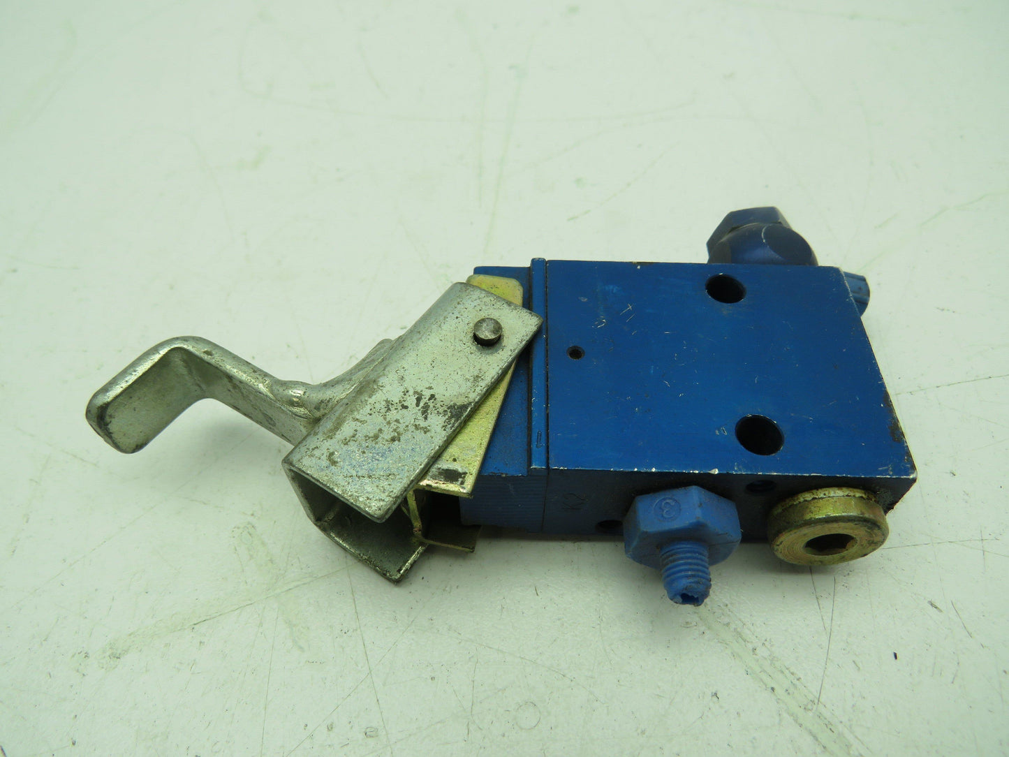Festo VS-3-1/8 Pneumatic Limit Switch Valve VOS-3-1/8 Type 2334 / 2952