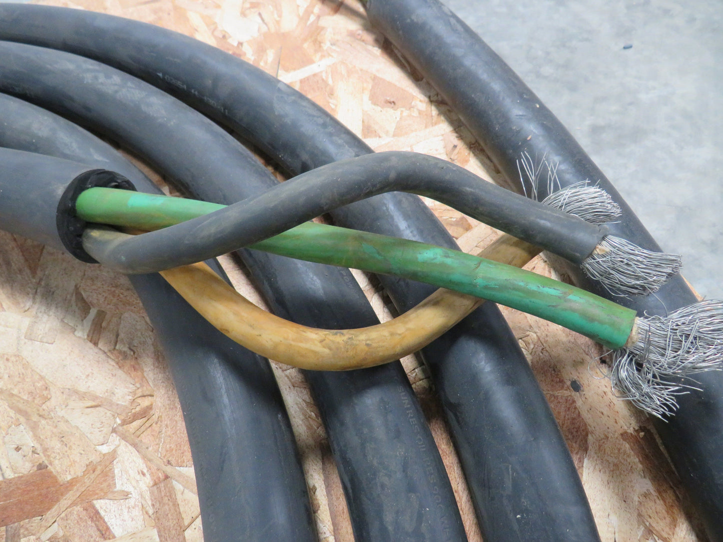 TF Cable 4/0 AWG 3/C Type W Portable Power Cable 2000V 35' Long 90C Wet Or Dry