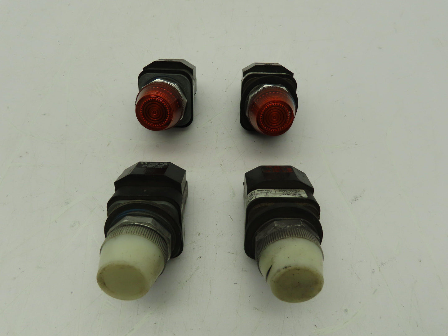 Allen Bradley 800T-P16 Pilot Light Indicator 120V Ser T AMBER/WHITE Lot of 4