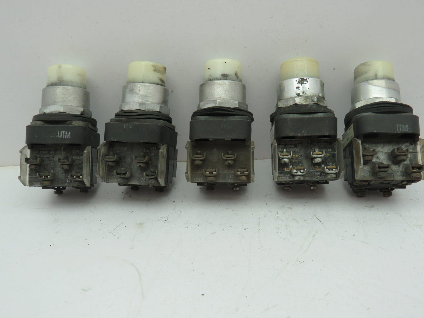 Allen Bradley 800T-PB16 Illuminated Push Button Ser T 120V WHITE NO/NC Lot of 5