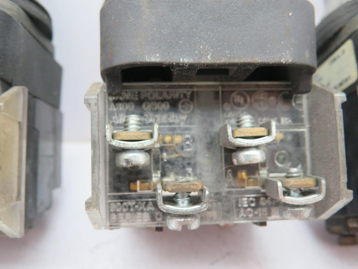 Allen Bradley 800T-PB16 Illuminated Push Button Ser T 120V WHITE NO/NC Lot of 5