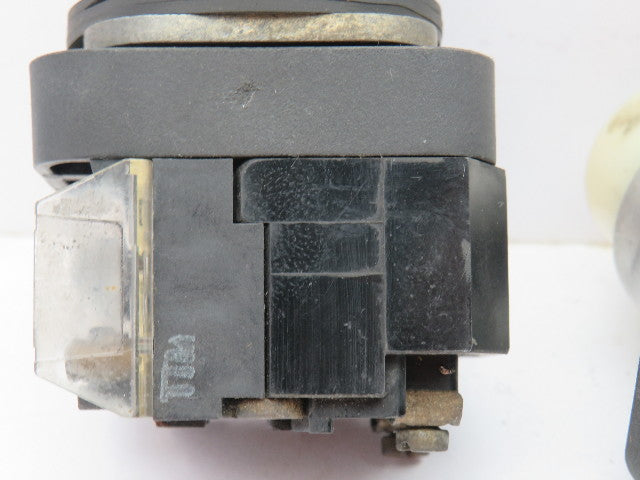 Allen Bradley 800T-PB16 Illuminated Push Button Ser T 120V WHITE NO/NC Lot of 5