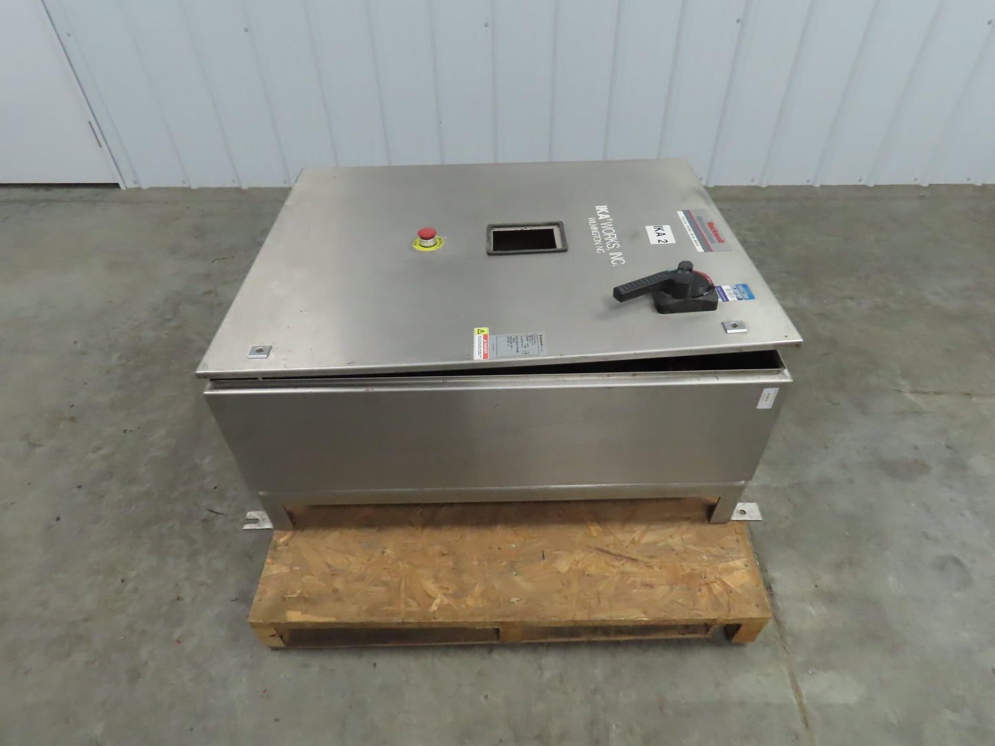Rittal AE 1016, 32x40x12 SS Electrical Enclosure W/ 100A 600V Fused Disconnect