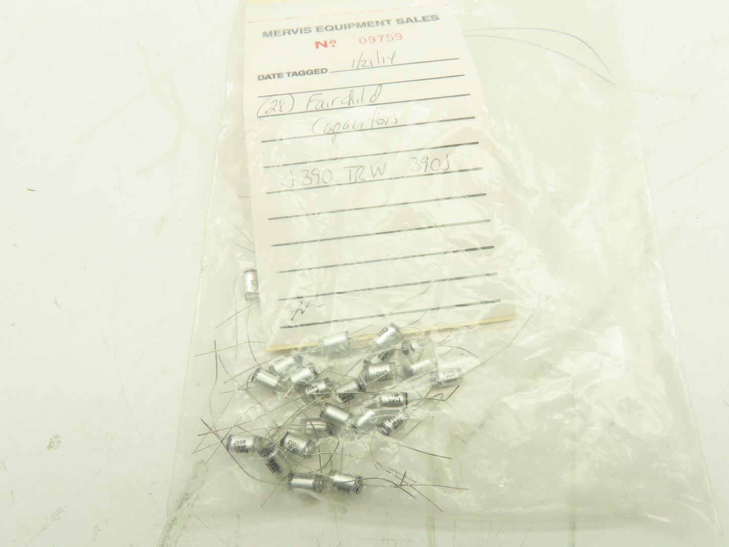Fairchild J390 TRW 390J Wire Capacitor LOT OF 28