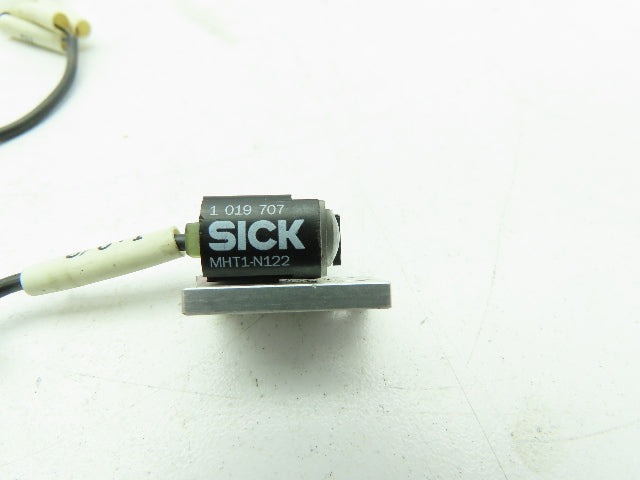 SICK MHT1-N122 Photoelectric Proximity Sensor Switch 10-30 VDC LOT OF 2