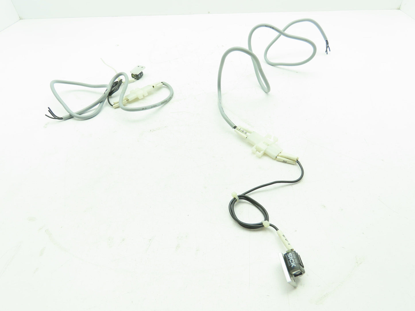 SICK MHT1-N122 Photoelectric Proximity Sensor Switch 10-30 VDC LOT OF 2