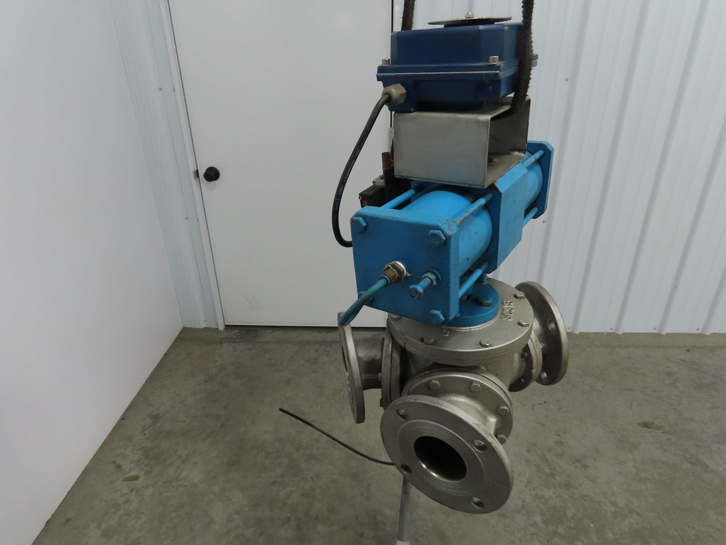 Chicago Valves 3" Flanged 3-Way Ball Valve With Pneumatic Actuator