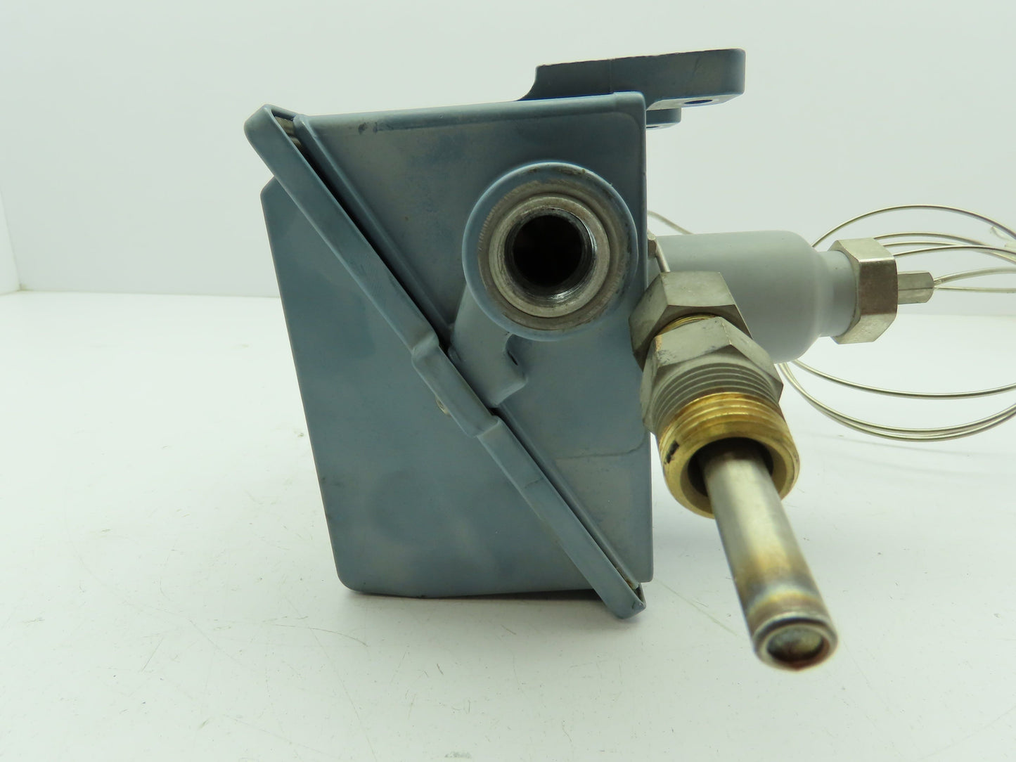 UE United Electric E400-3BS Temperature Switch CC2 100-400F SPDT Bulb Sensor