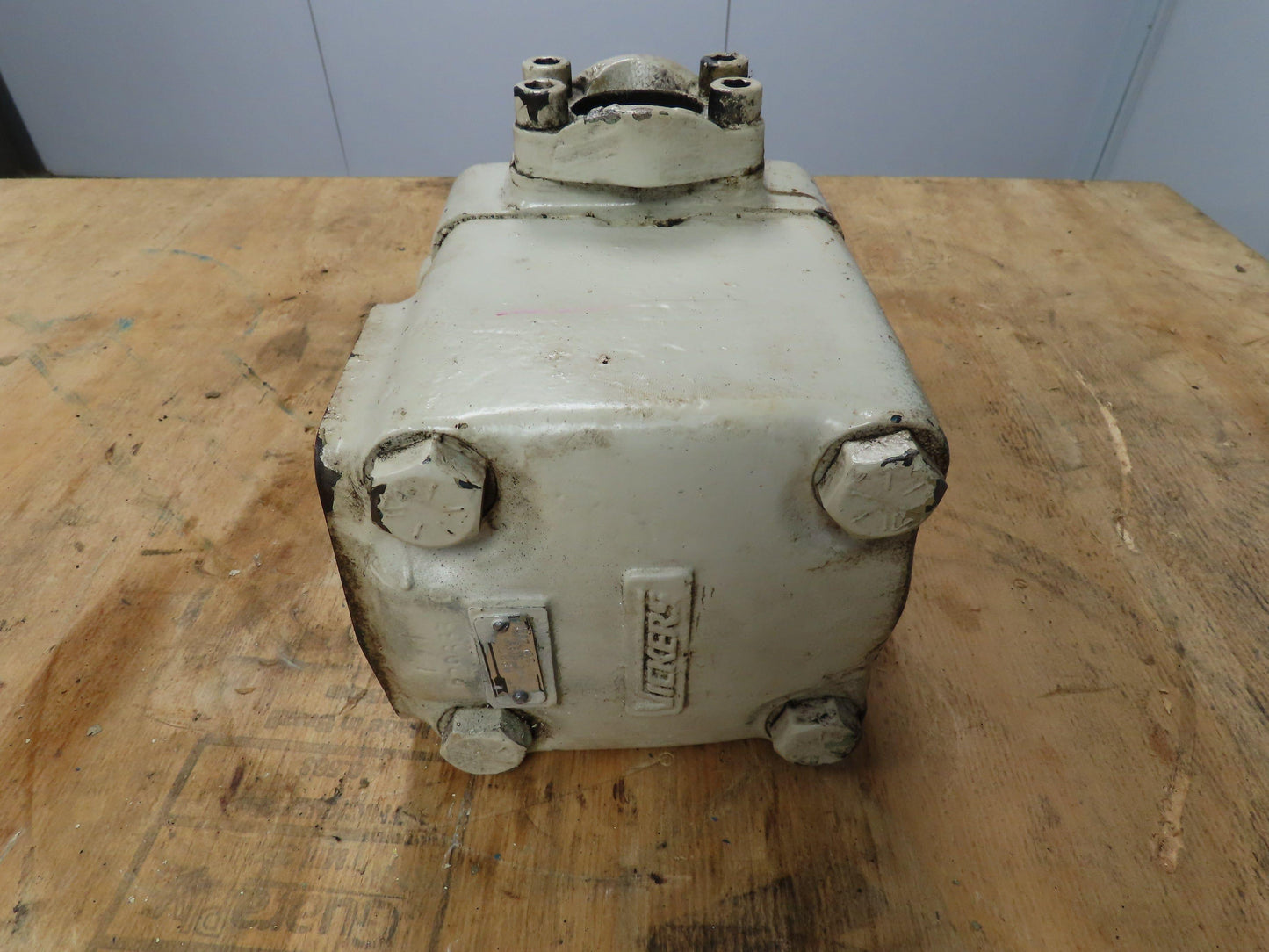 Vickers B880 0C592 5133 60A 1A2 282L Hydraulic Vane Pump 3" Inlet 1.5" Out SAE