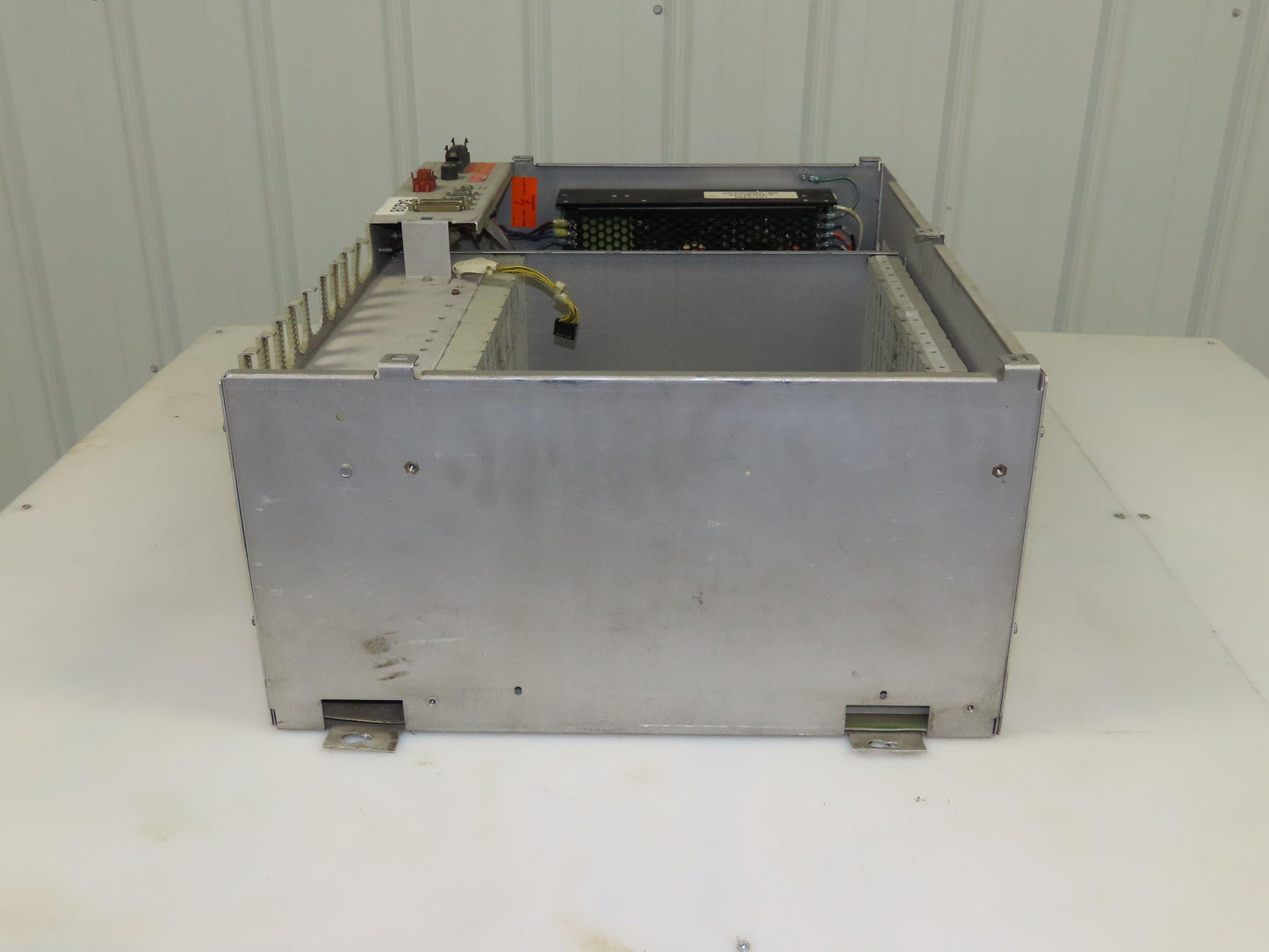 Cincinnati Milacron 3-700-0233A 16 Slot Control Rack 115V 1 Ph 3 Amp Chassis HMI