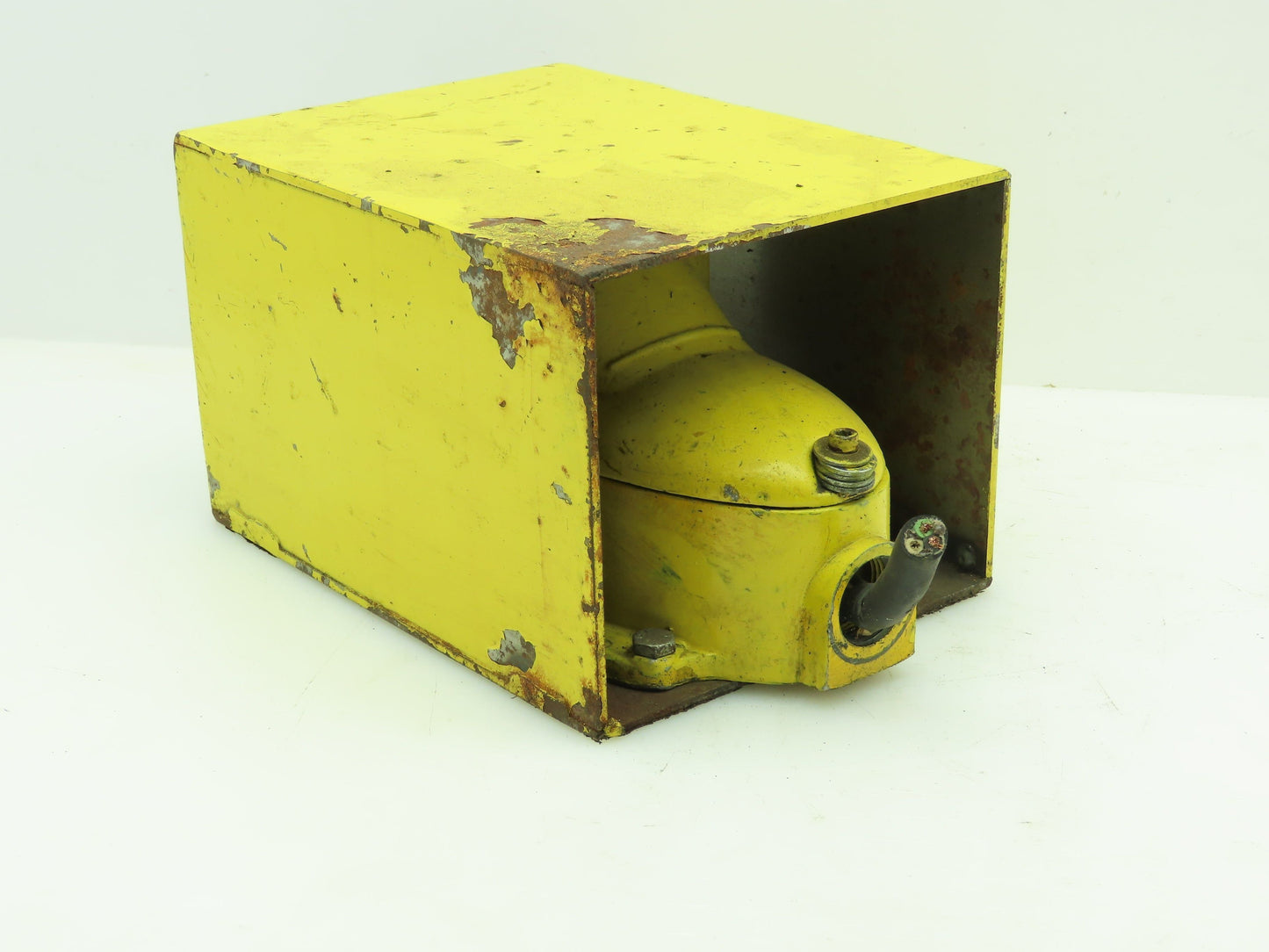 Square D 2502-B10 Elect Foot Control Switch Momentary Action w/Steel Toe Guard