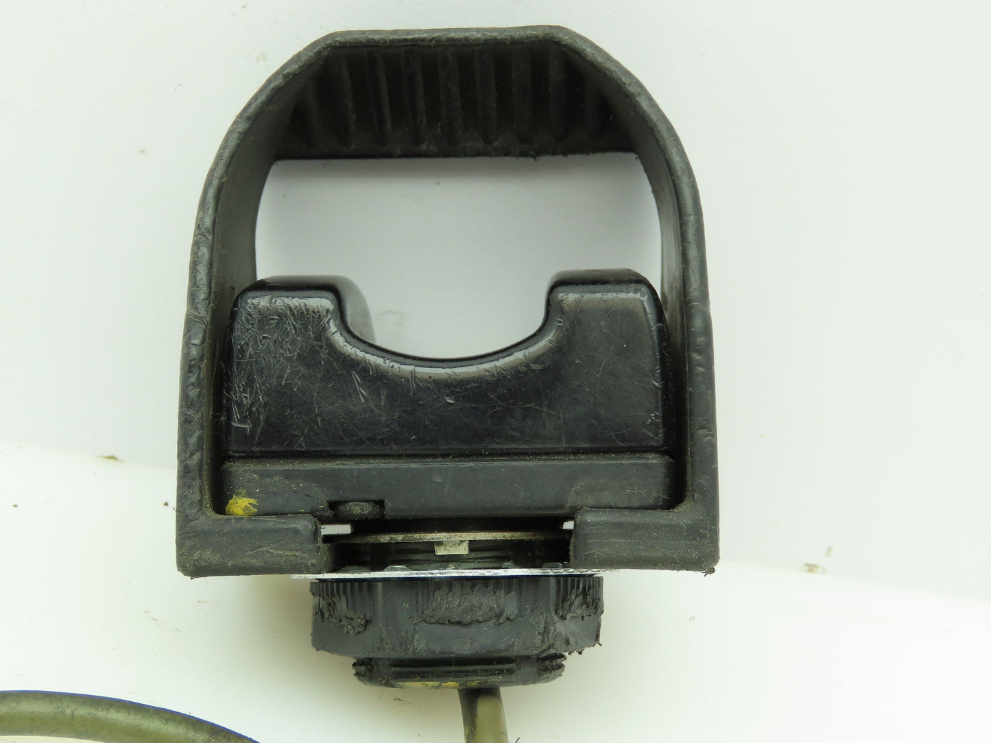 Banner OTBA5 / OTC-1-BK Momentary Action Touch Button with OTC-1-BK Field Cover