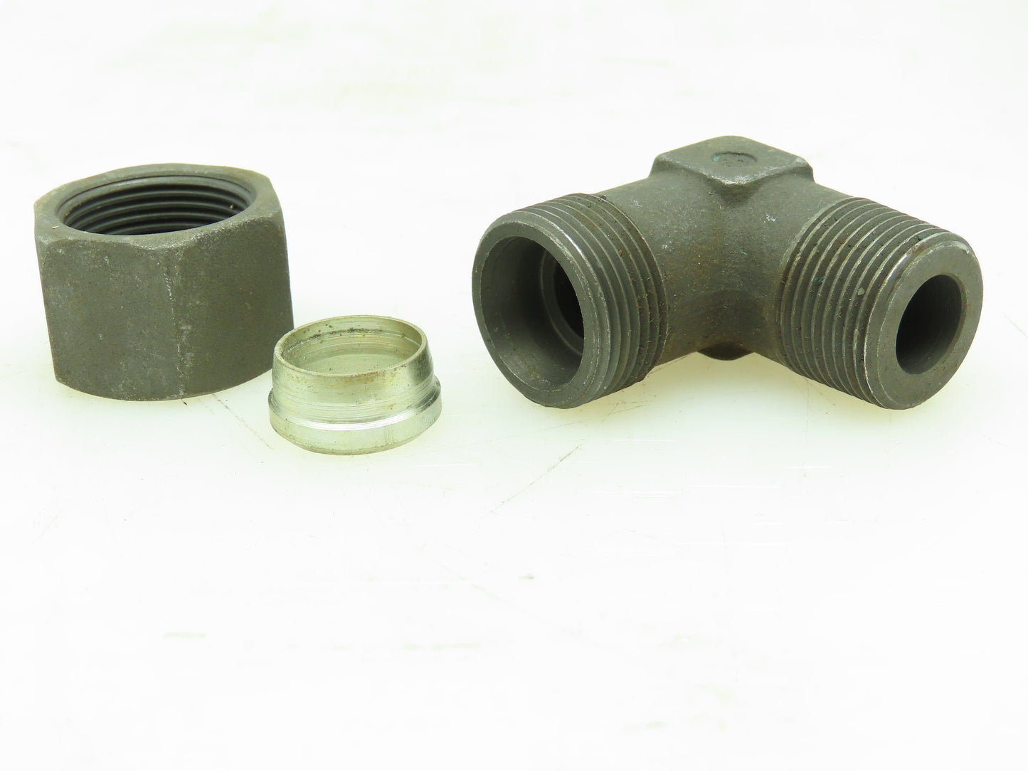 VOSS Steel Metric 90° Union Compression Elbow 16mm Tube x M22x1.25 LOT of 3