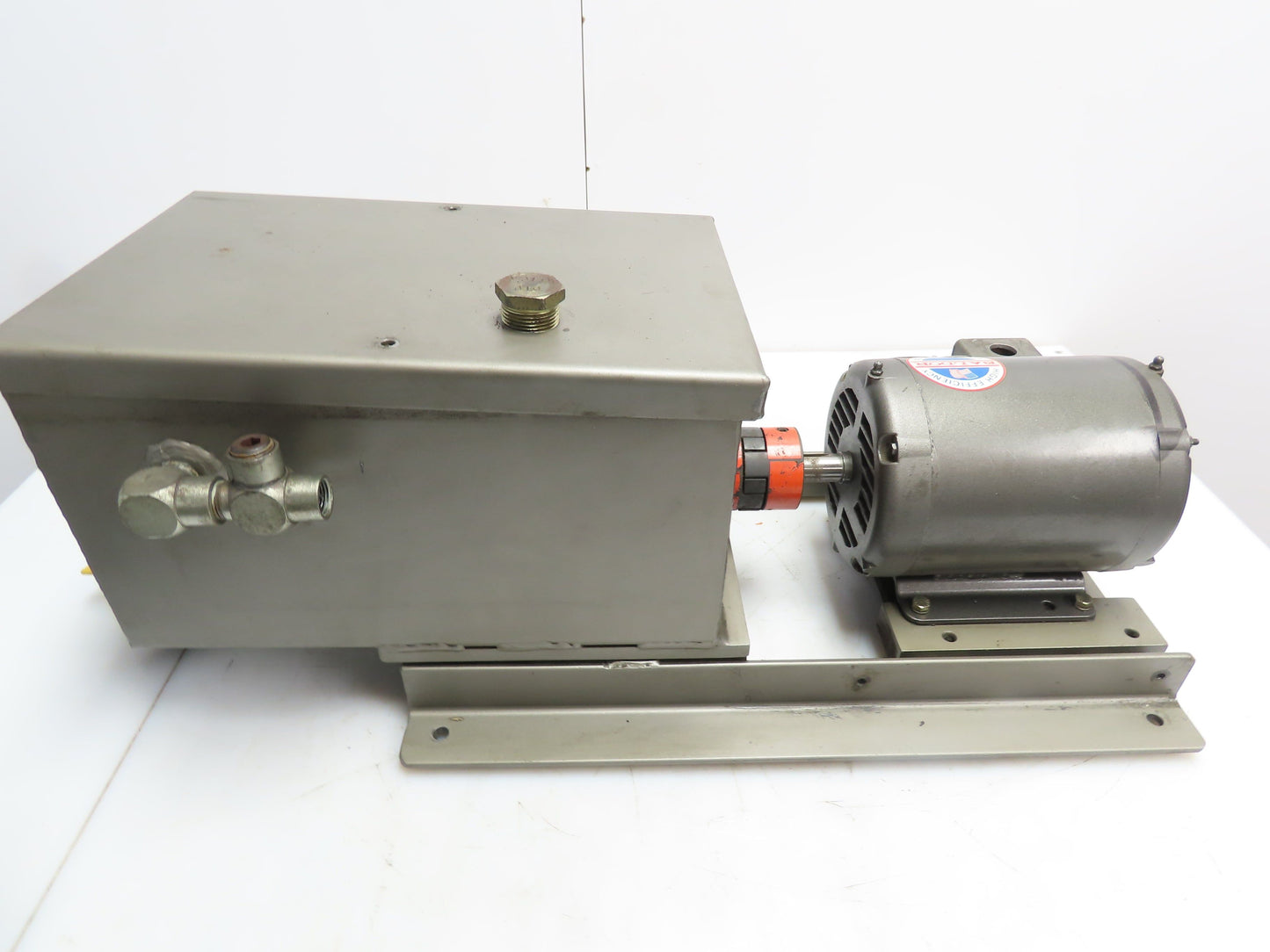 Baldor 1S4AAC 5 Gallon 1 Hp 1725RPM 3Ph 208-230/460V Hydraulic Power Unit