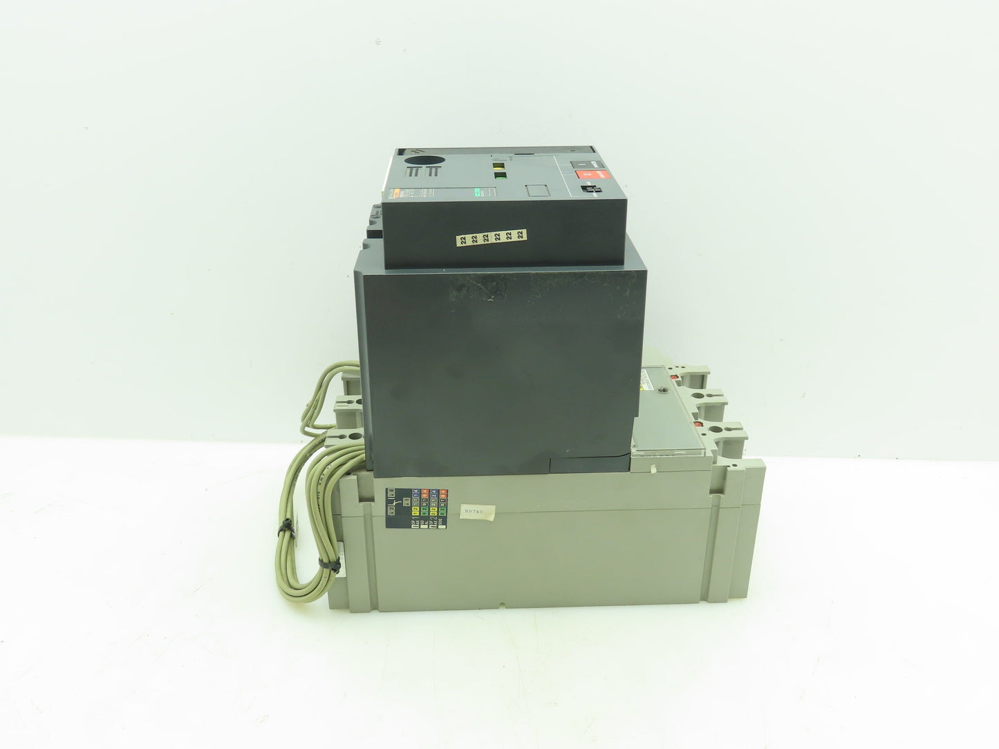 Merlin Gerin NS 630 NA Compact Circuit Breaker 630A 750 VAC 3 P Motor Mechanism