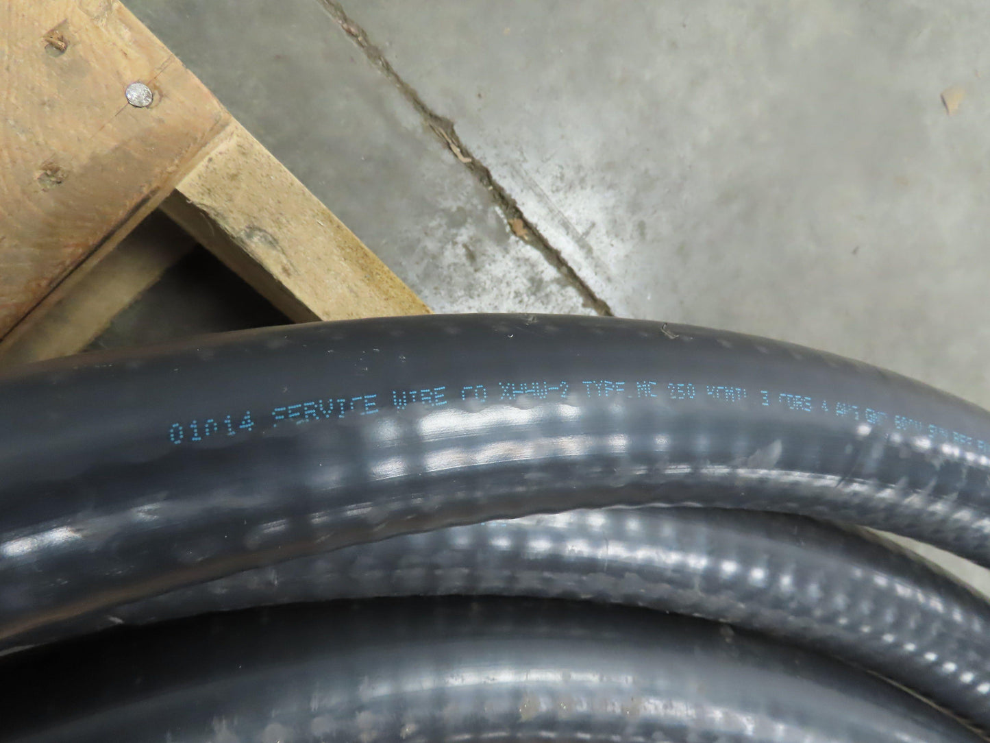 Service Wire Co. XHHW-2 Type MC 250 KCMIL 3 CDRS 4 AWG GND 600V LSZH Jacket 30'