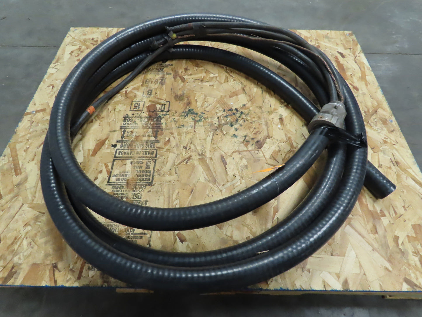 Service Wire Co XHHW-2 Type MC 250 KCMIL 3 CDRS 4 AWG GND 600V LSZH Jacket 24.5'