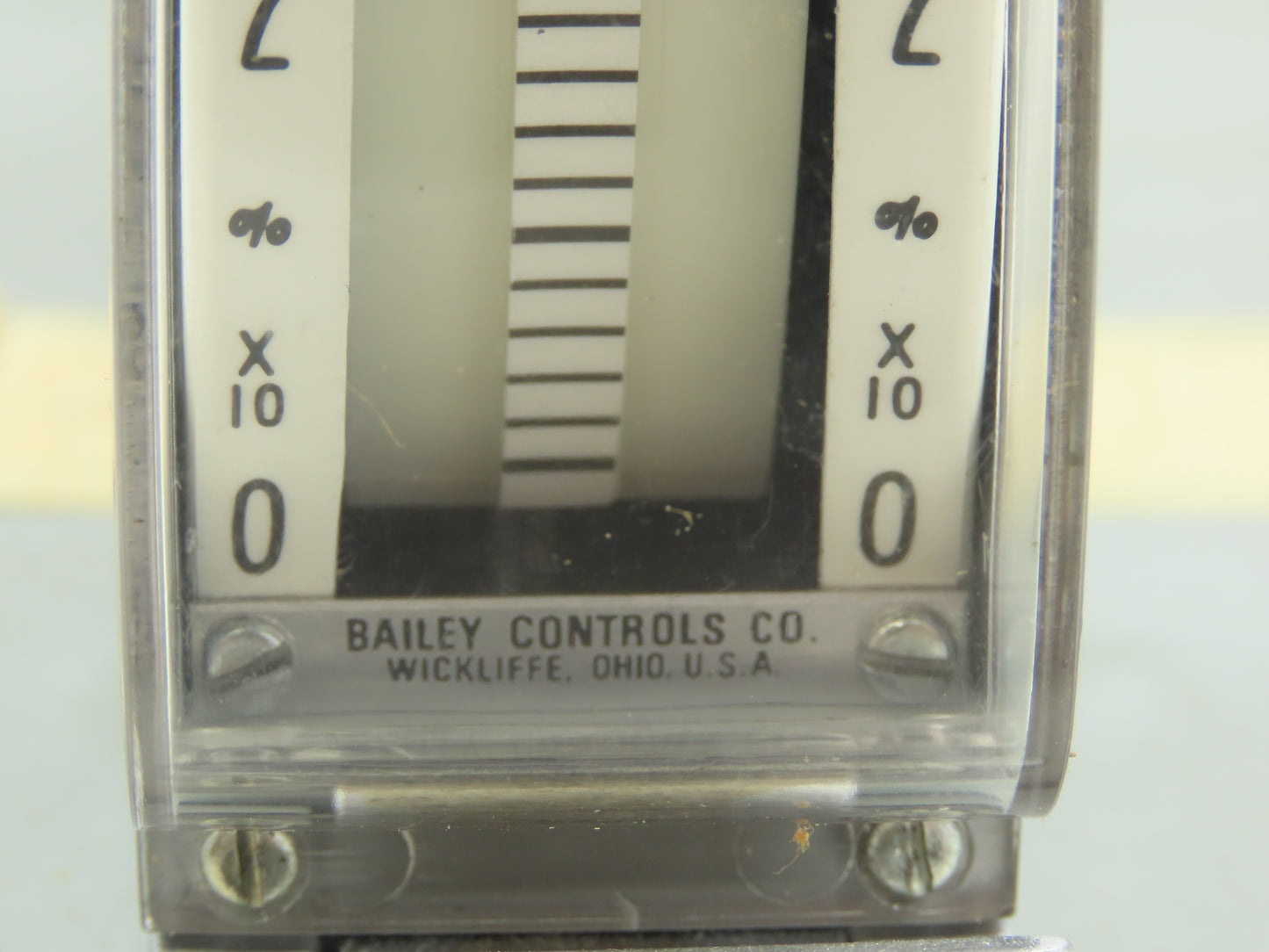 Bailey Controls RY2331 Edgewise Vertical Panel Meter 0-10 x 10% 120VAC 3.5VA