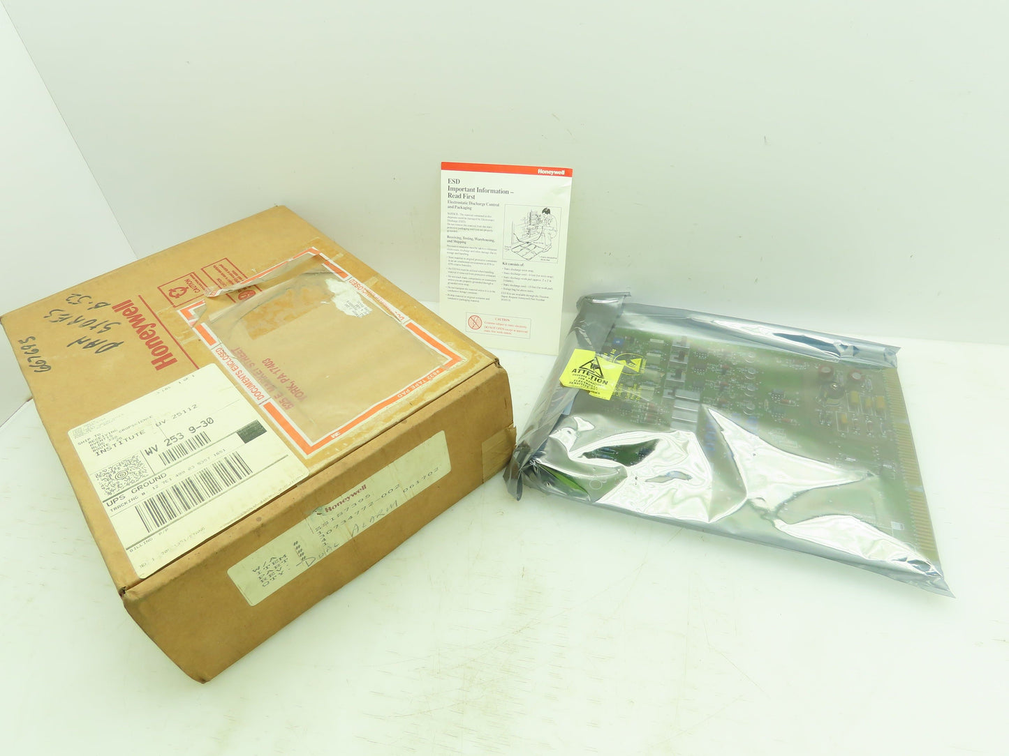 Honeywell 30734772-002 Auxiliary Alarm With Relay Board Relay Circuit Boards PLC