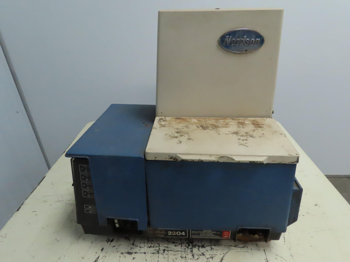 Nordson 2304 Hot Glue Melt Adhesive Applicator System 230VAC 50/60HZ 23A 5520W