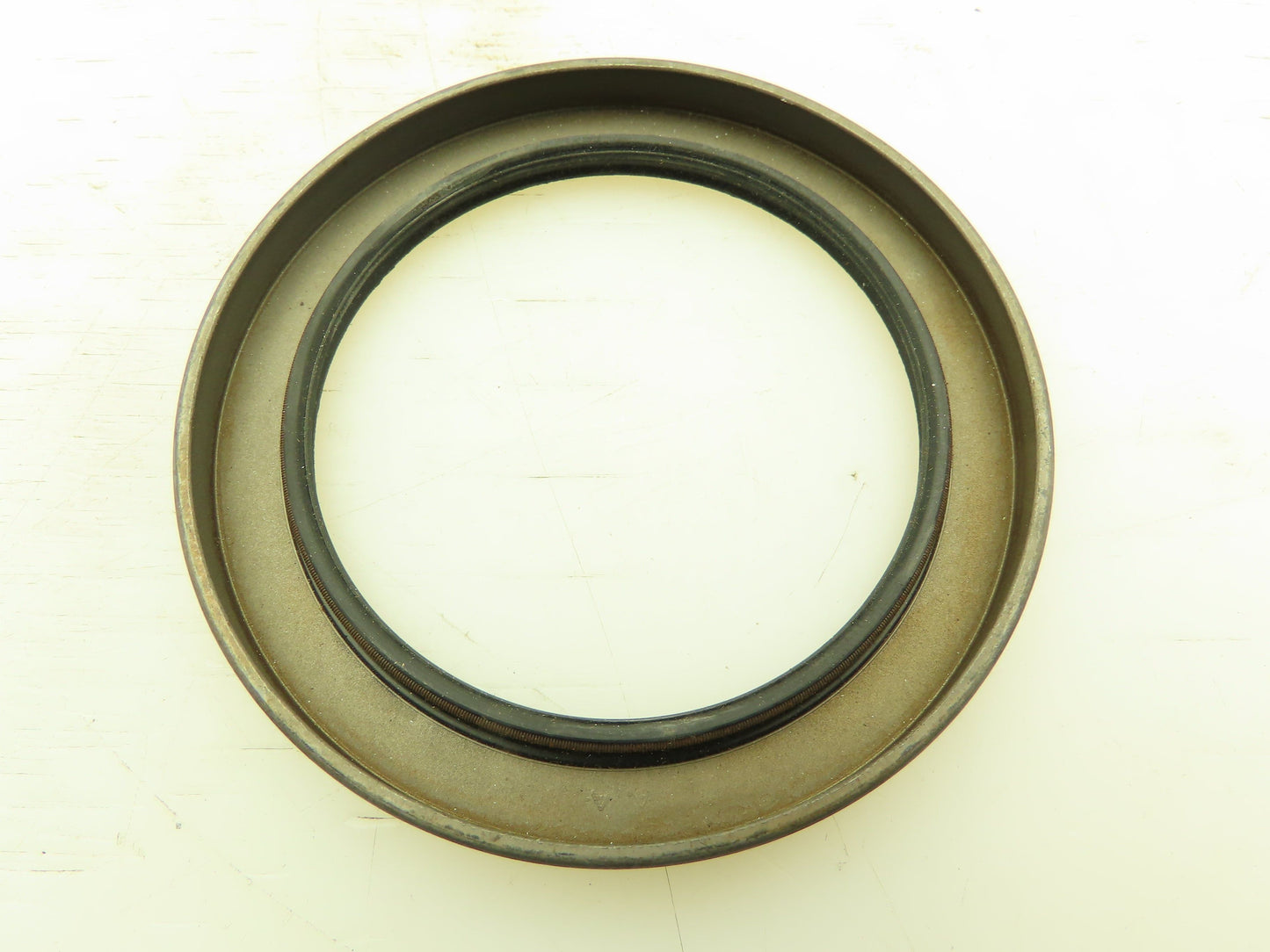 CR 29907 Double Lip Oil Seal 3.00 in Shaft, 4.003 in OD, 0.375 in Width Lot of 4