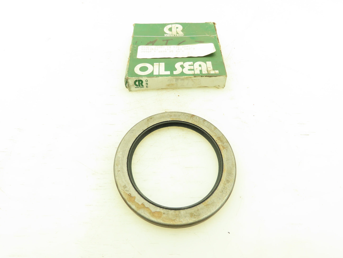 CR 29907 Double Lip Oil Seal 3.00 in Shaft, 4.003 in OD, 0.375 in Width Lot of 4