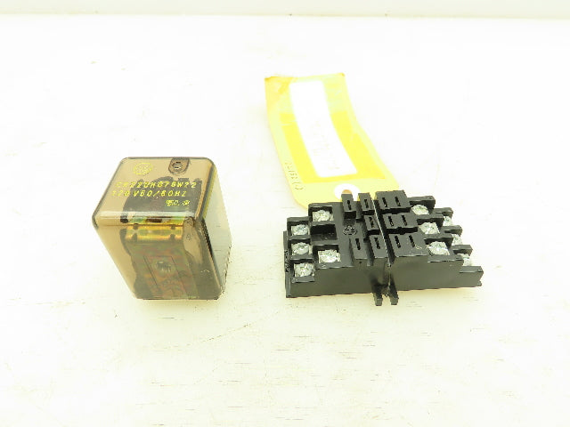 General Electric CR220HG78W22 GP Relay 120V 50/60 Hz 5 A 3PDT Contact With Base