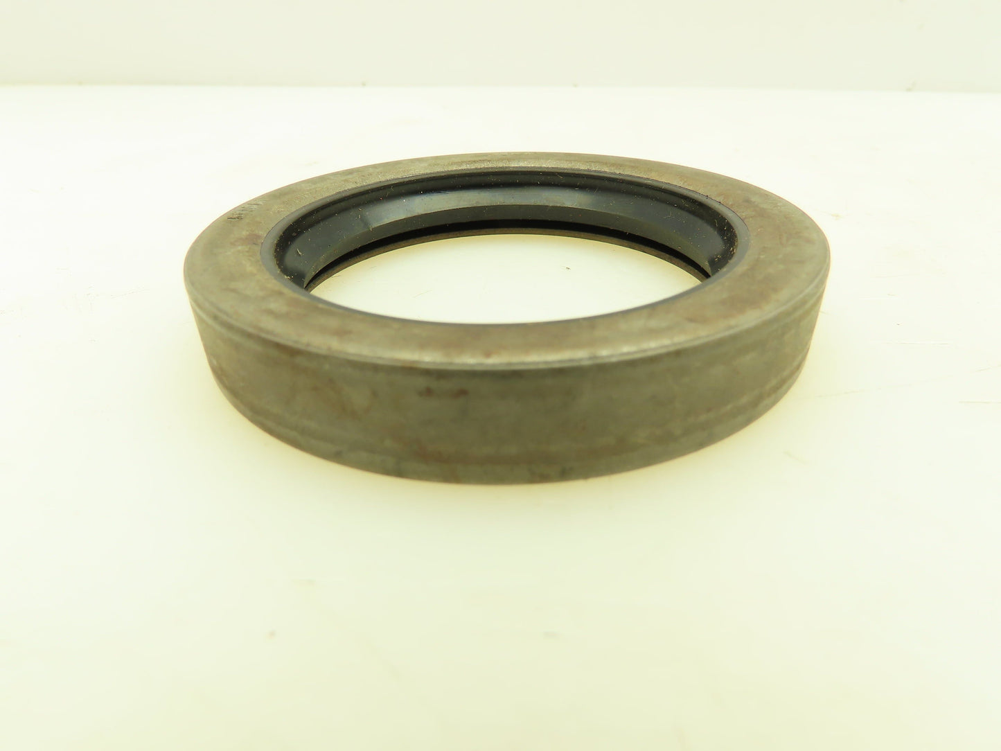 National 450115 Oil Seal 2.125 in Shaft, 2.996 in OD, 0.500 in Width, Lot of 5