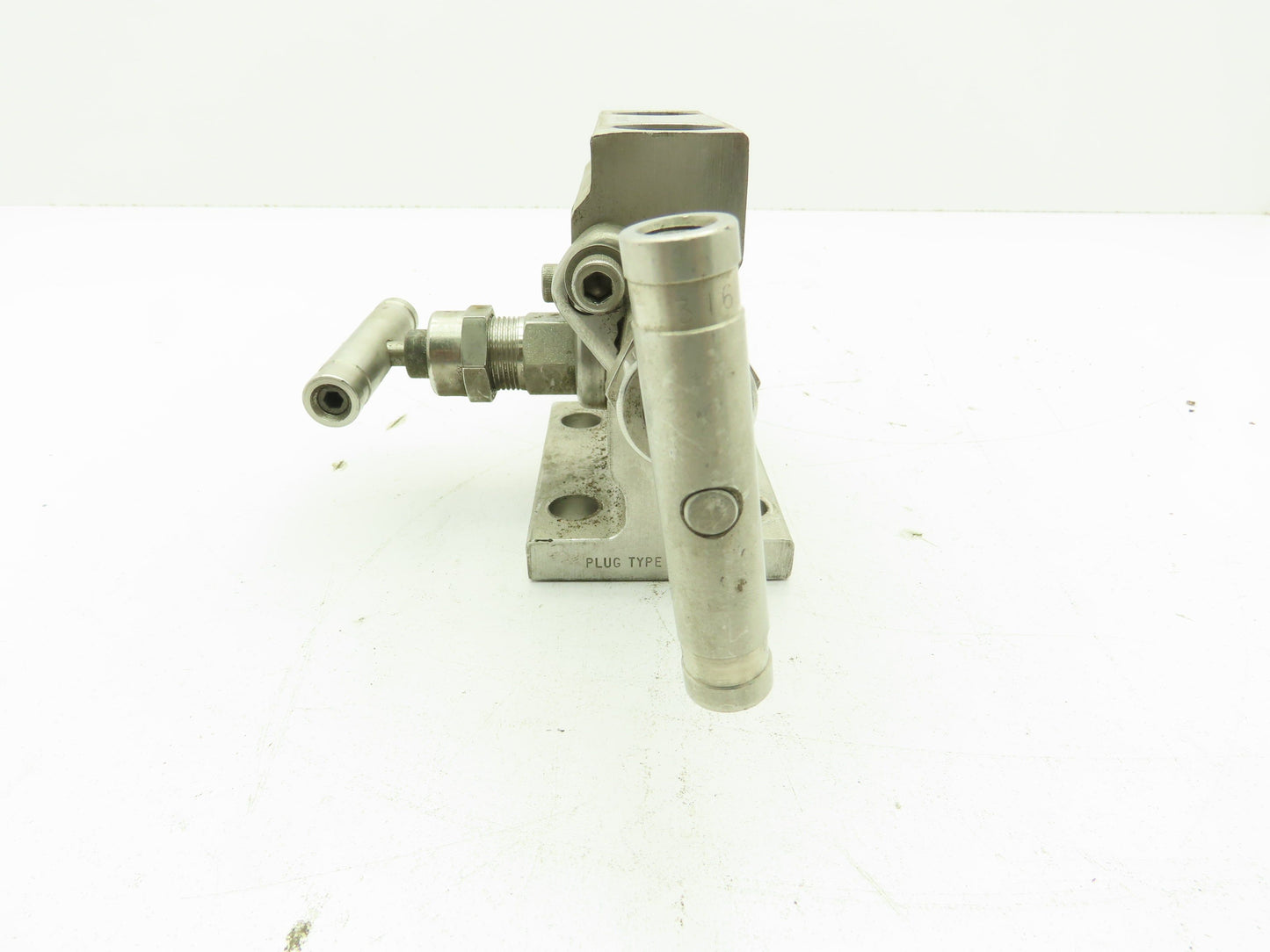 Swagelok SS-M3PDFS8-FL Stainless 316SS Manifold Control Valve 1/2"NPT 6000 PSI