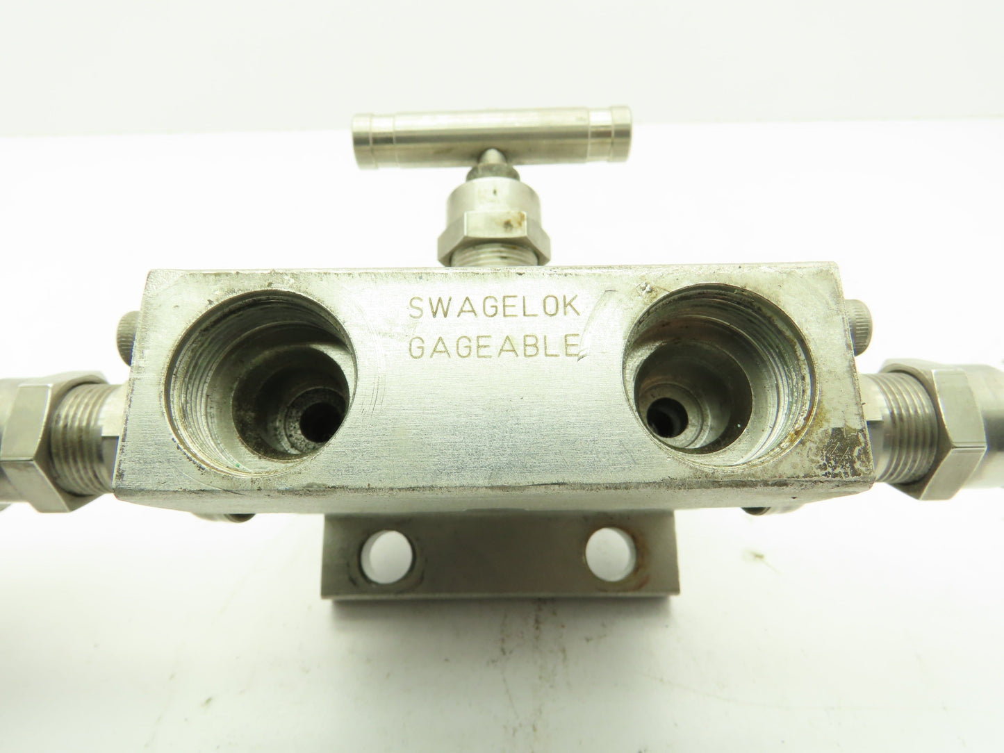 Swagelok SS-M3PDFS8-FL Stainless 316SS Manifold Control Valve 1/2"NPT 6000 PSI
