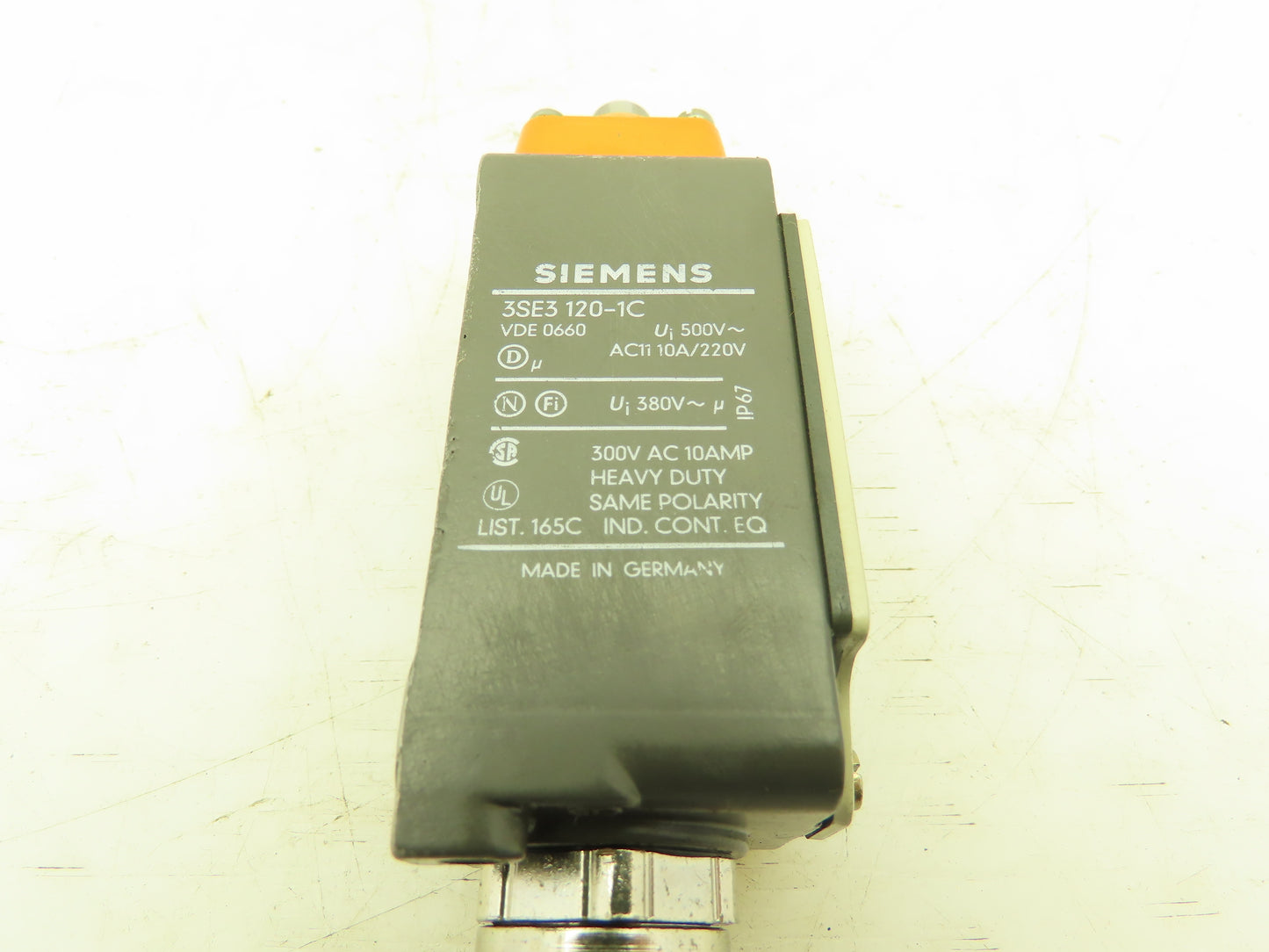 Siemens 3SE3 120-1C Limit Switch, Top Plunger, Spring Return, Lot of 2