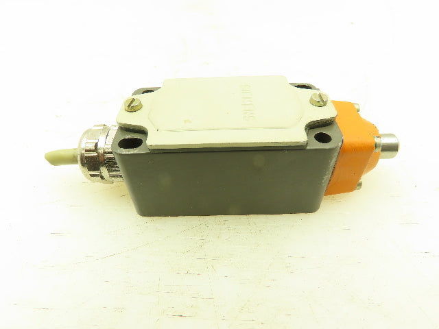 Siemens 3SE3 120-1C Limit Switch, Top Plunger, Spring Return, Lot of 2