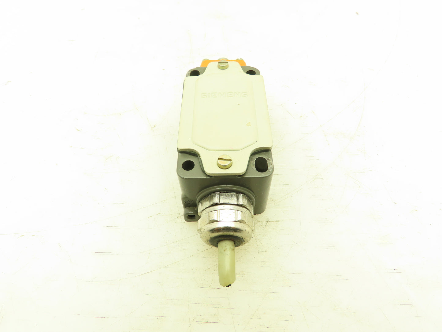 Siemens 3SE3 120-1C Limit Switch, Top Plunger, Spring Return, Lot of 2