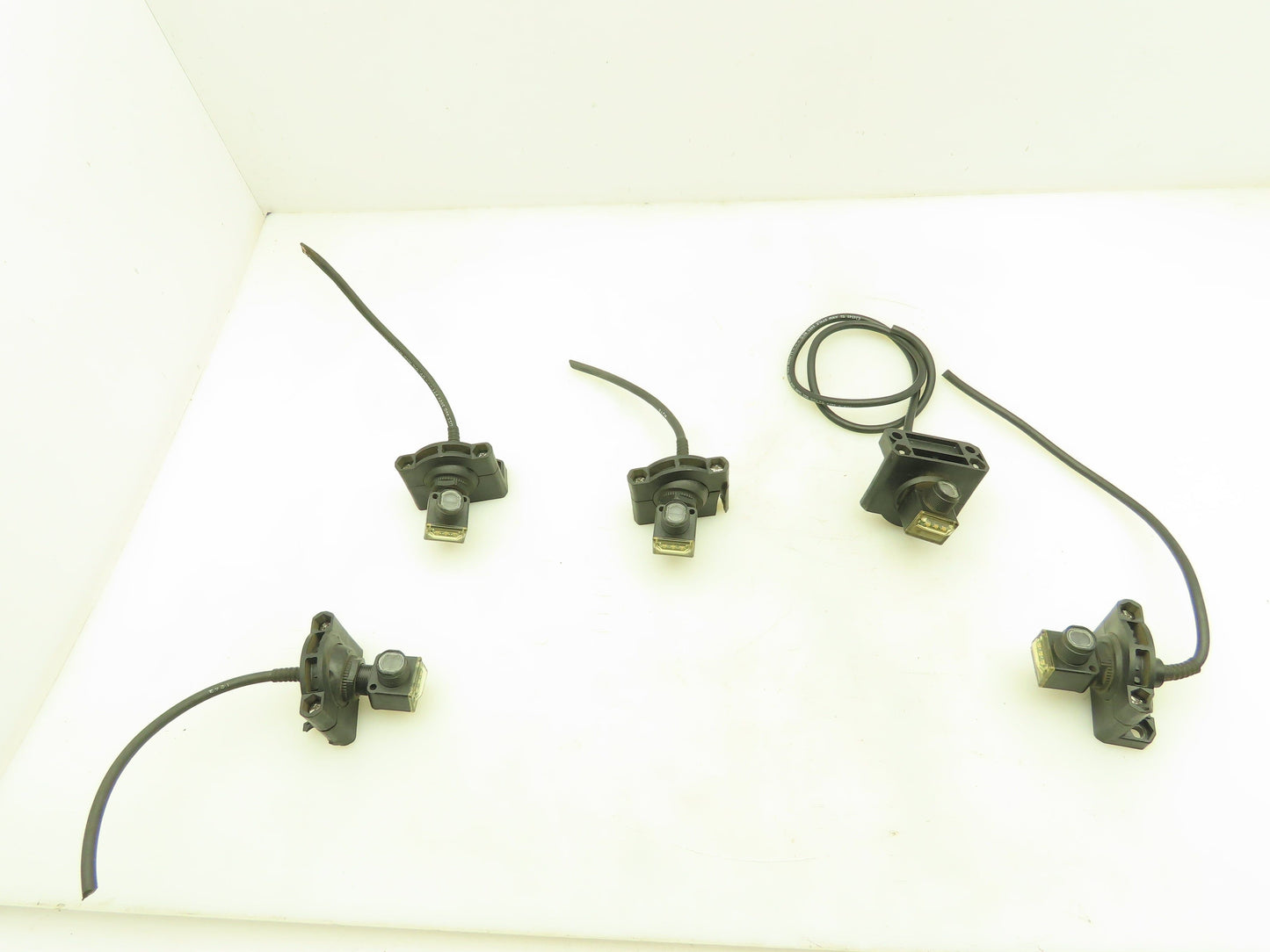 Allen Bradley 42EFP2RCBA2 Ser A Photo Switch Sensor RightSight Bracket Lot of 5