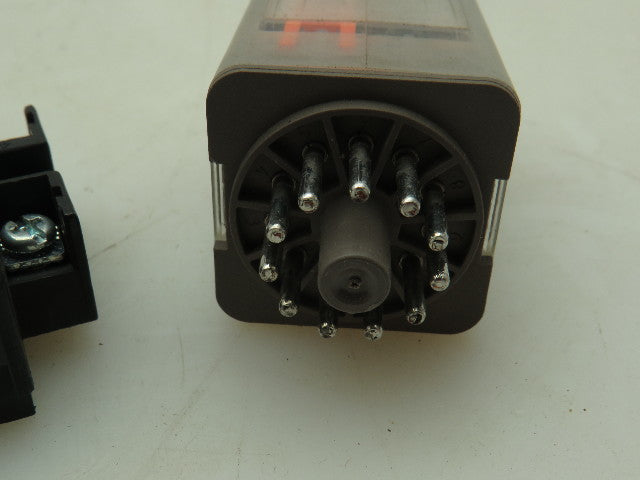 Allen Bradley 700-HA33A1 Series B Relay 10A 120VAC w/ Base 700-HN126 Lot of 11