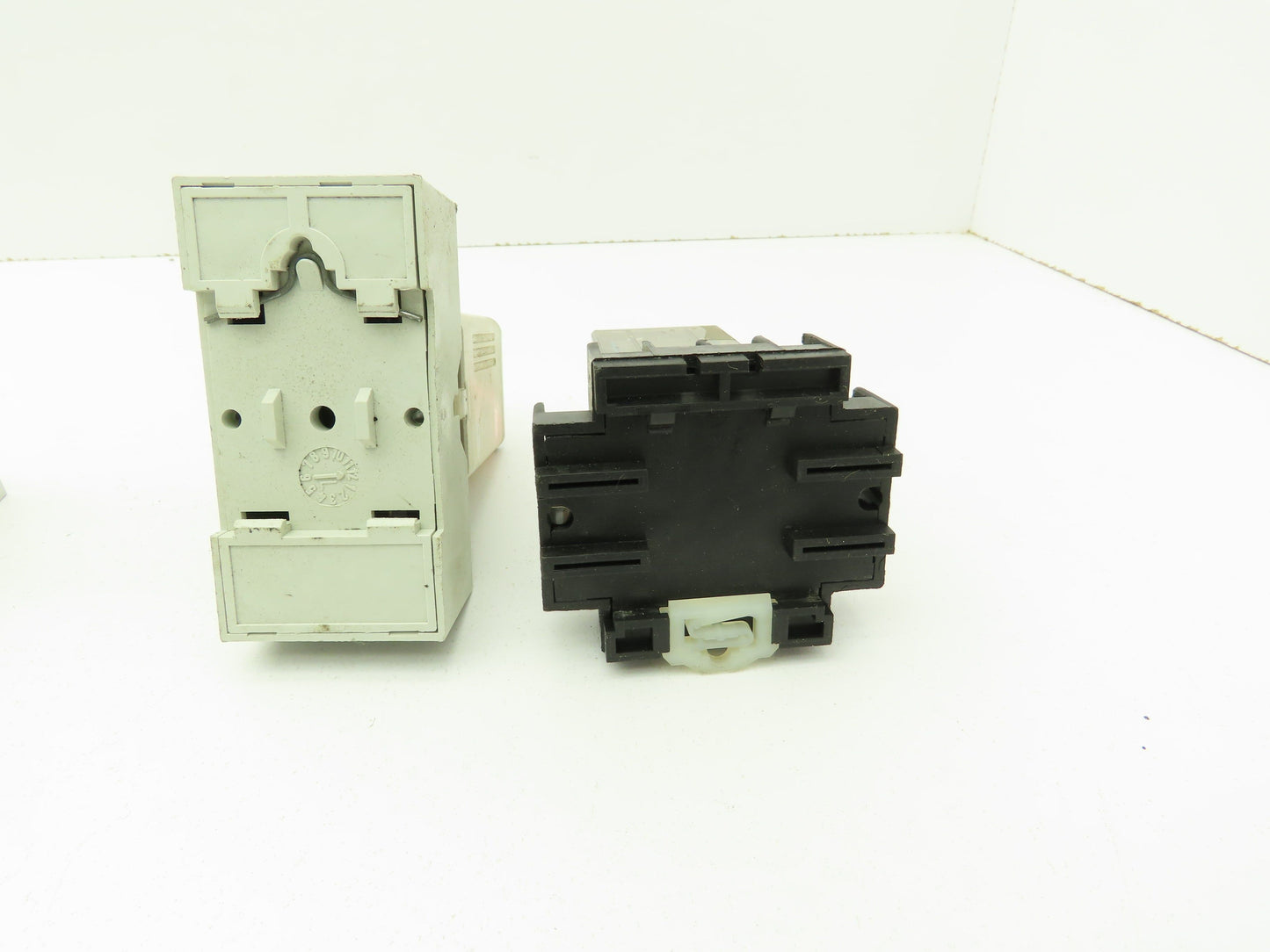 Allen Bradley 700-HA33Z24 Series C/D Relay w/ Base 10A 24VDC Lot of 15