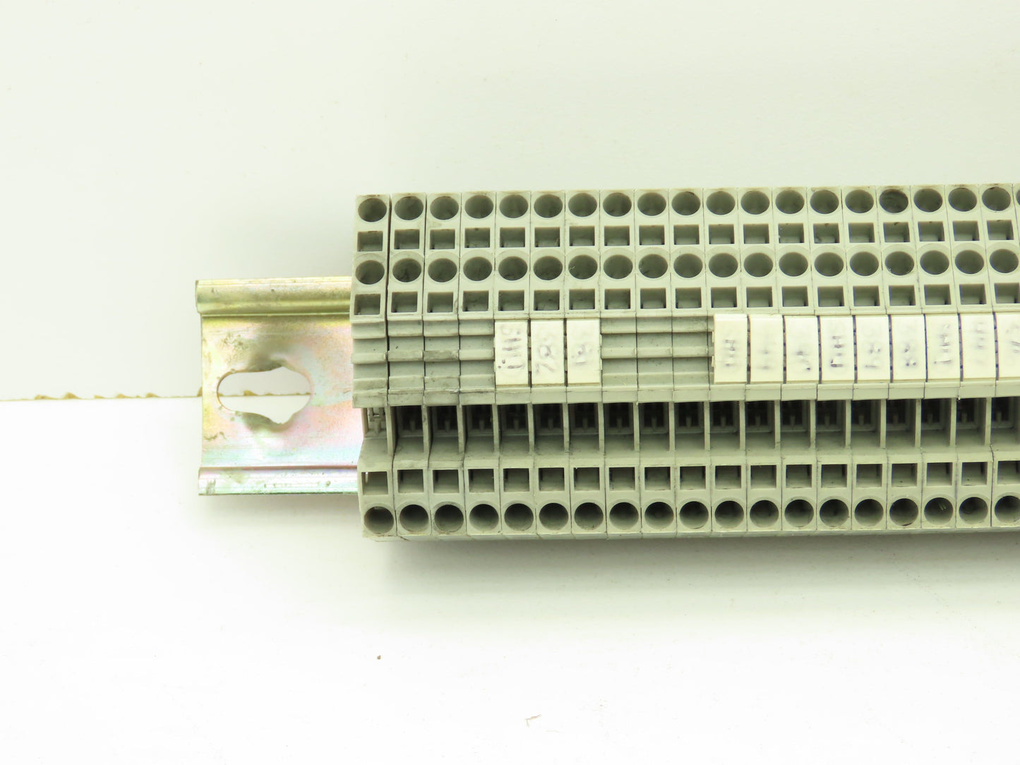 Wago 280-901 Terminal Block 150pcs 31" DIN Rail Strip 28-12AWG 2.5mm 24A 800V