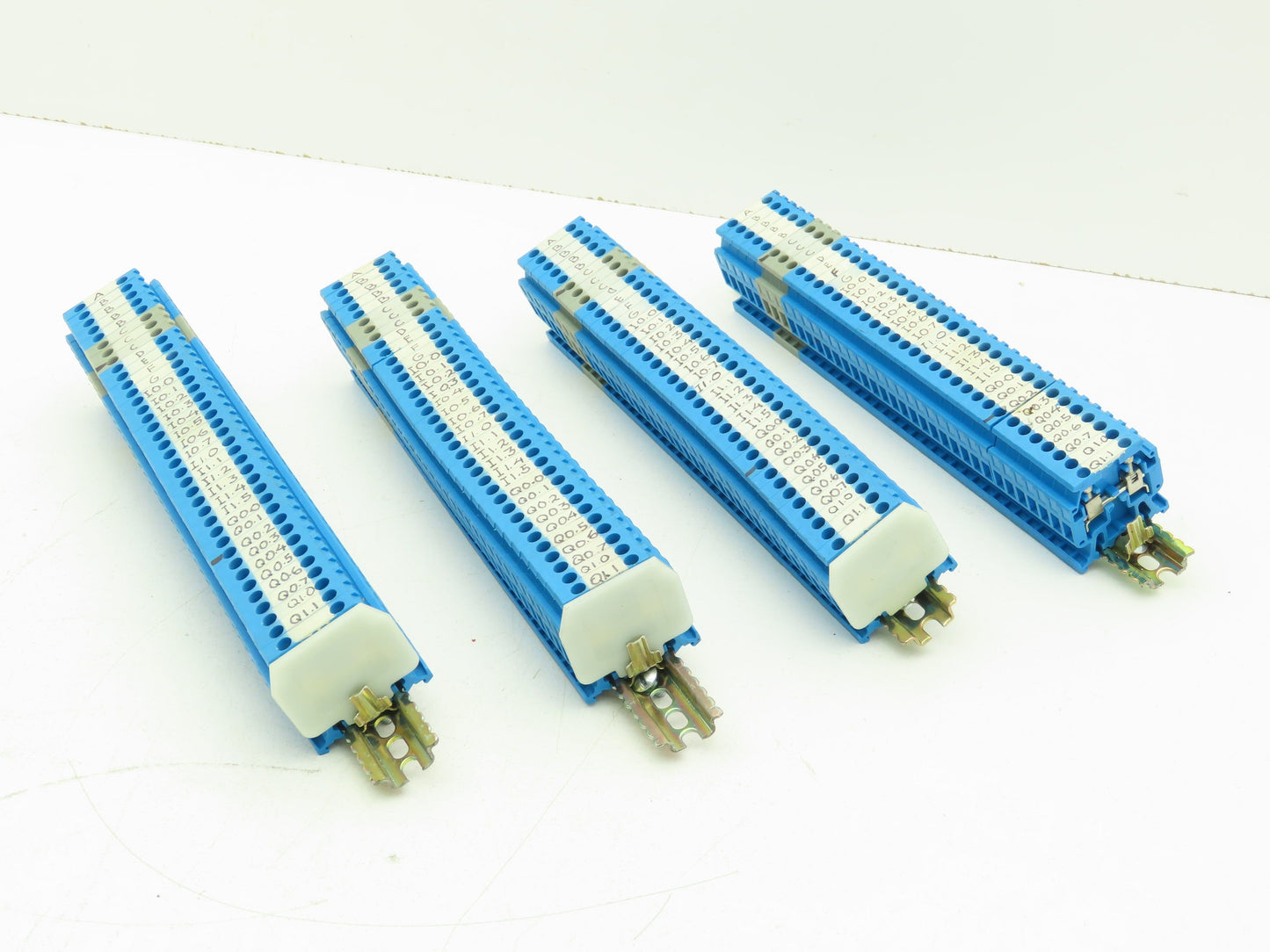Allen-Bradley 1492-HM1B (144pcs) Blue Terminal Blocks x (4) DIN Rails 30A 600V